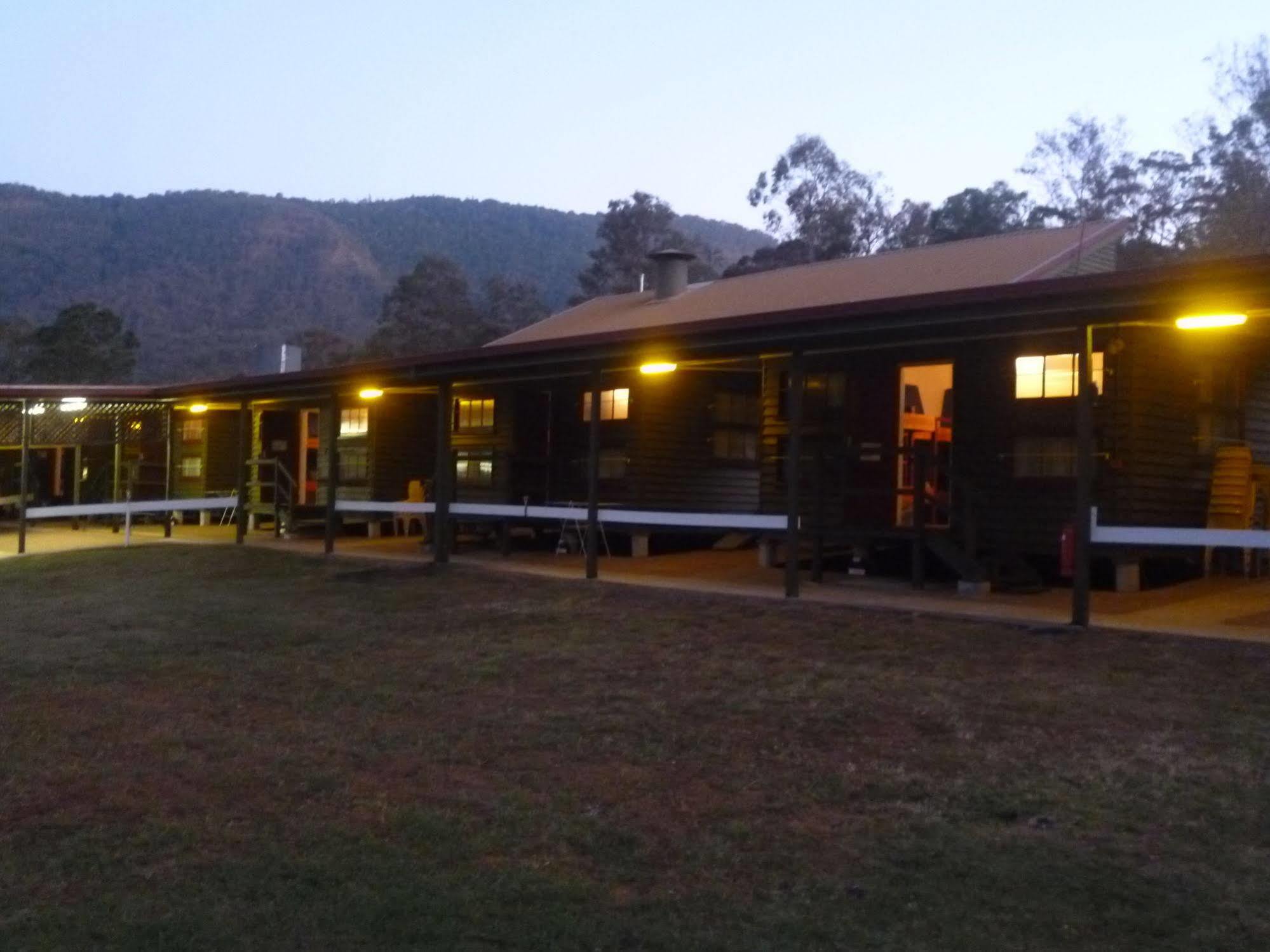 Christmas Creek Cafe & Cabins Lamington Екстериор снимка